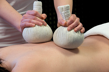 Kräuterstempelmassage